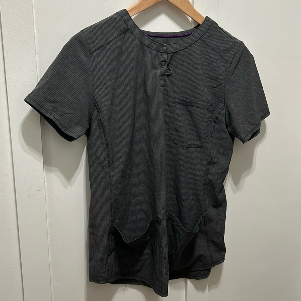 Scrubstar XS Grey Scrub Top with pockets‎ Gently Used